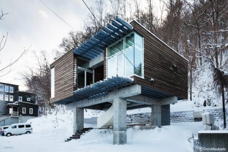 神社山の隠れ鳥居の家